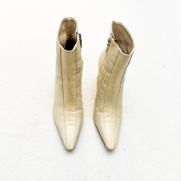 Schutz Tara Eggshell Cream Leather Ankle Bootie Patent Kitten Heel Boot Size 9 - Picture 1 of 7